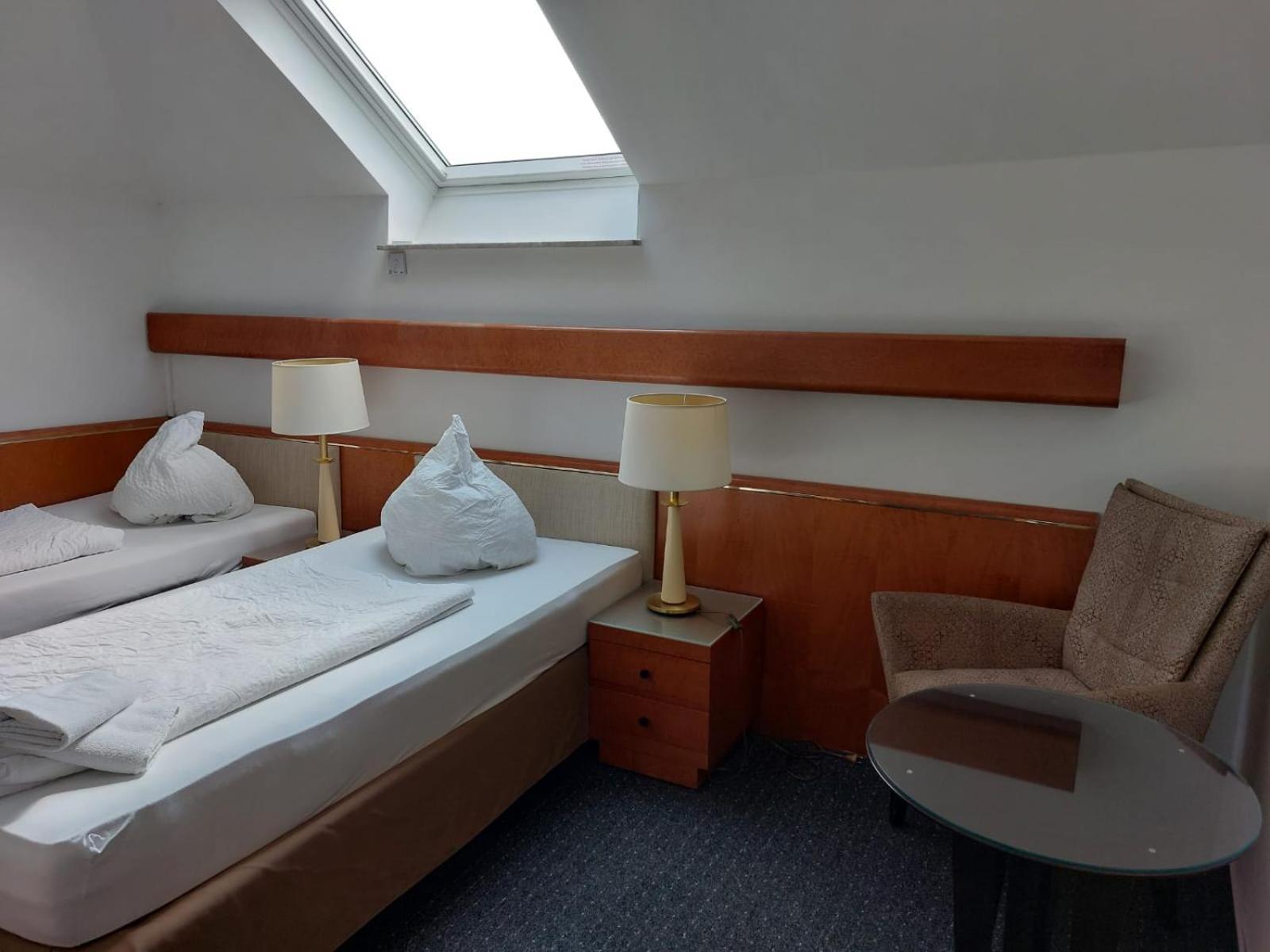 Gaestezimmer Gasthof Becker Hotel Wulfrath Exterior foto
