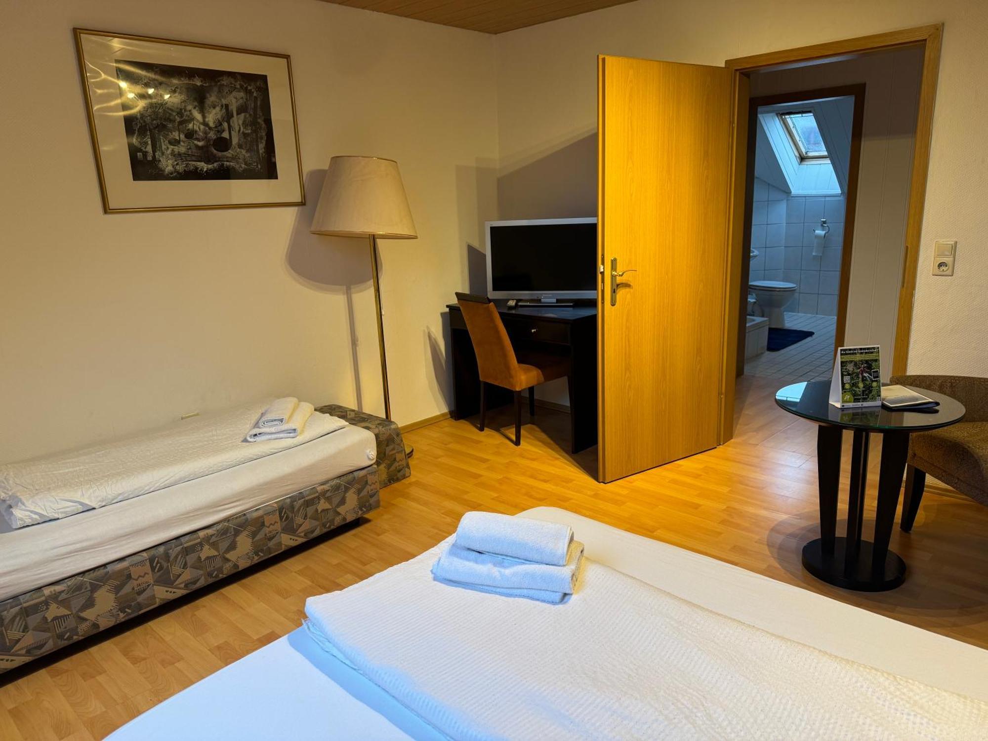 Gaestezimmer Gasthof Becker Hotel Wulfrath Exterior foto
